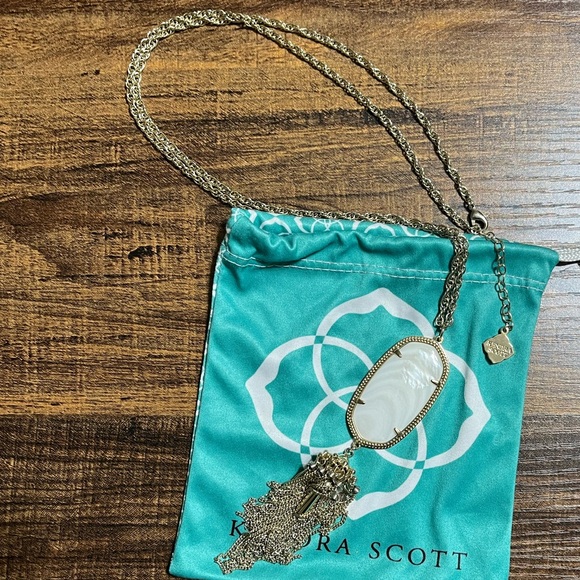 Kendra Scott Rayne in Gold and Ivory Mother of Pearl - Picture 3 of 3